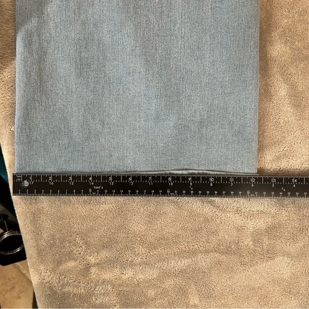 Levi’s 318 SHAPING WIDE LEG WOMEN'S JEANS Light Wash Color Blue Size 29 - Picture 14 of 16